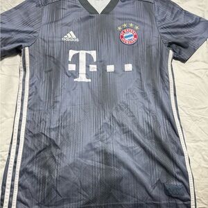 Men’s Bayern Munich 2018/19 away jersey size medium